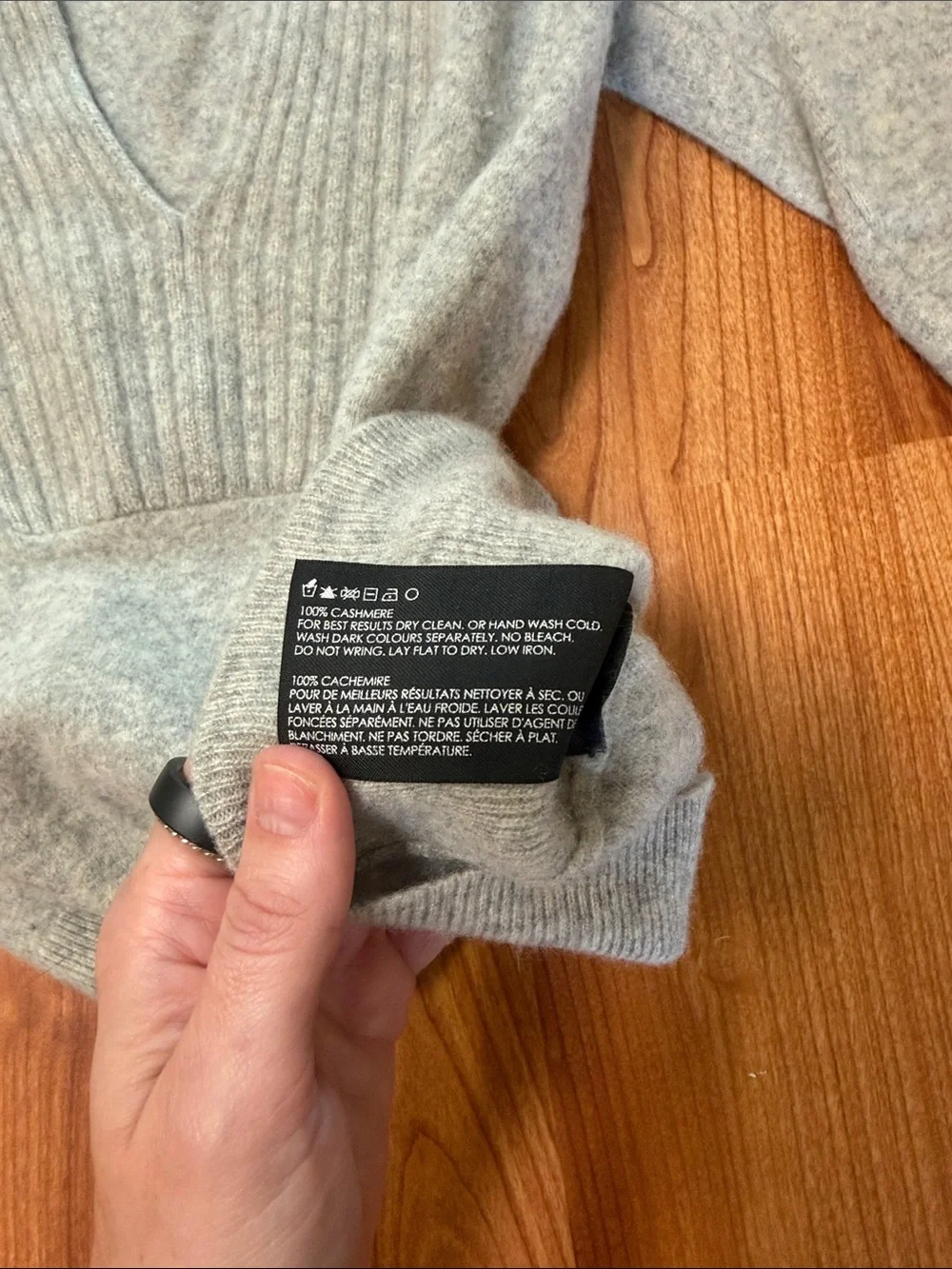 Club Monaco Heather Gray V-Neck Ribbed Knit Sweater